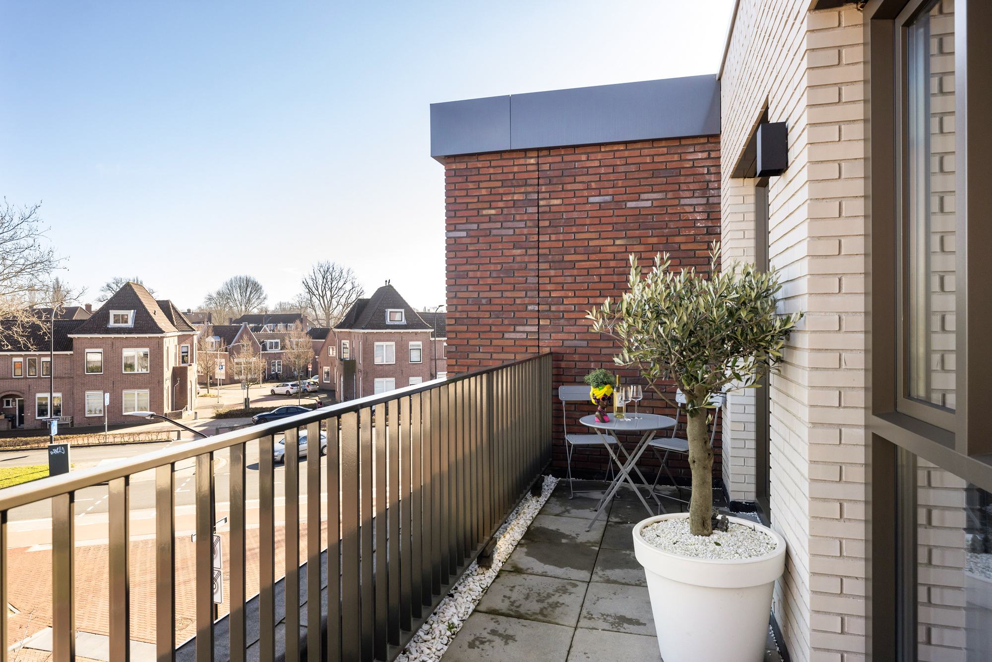 Pandbreed balkon met uitzicht